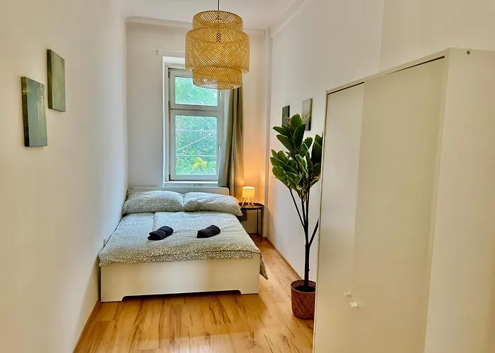 105 M2 Renovated Near Metro * וינה