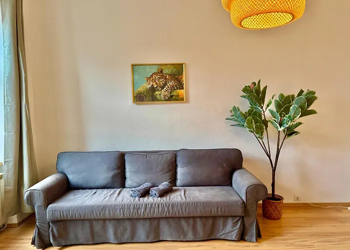 105 M2 Renovated Near Metro דירה *