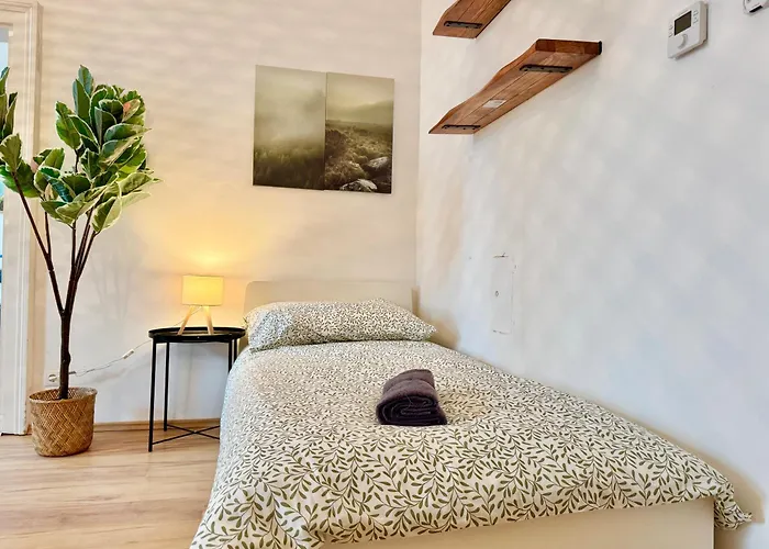 דירה 105 M2 Renovated Near Metro