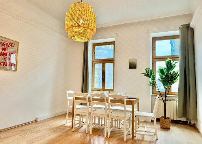 105 M2 Renovated Near Metro *
