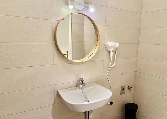 105 M2 Renovated Near Metro דירה *