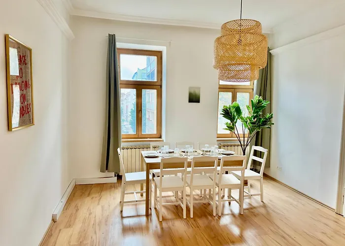 105 M2 Renovated Near Metro *