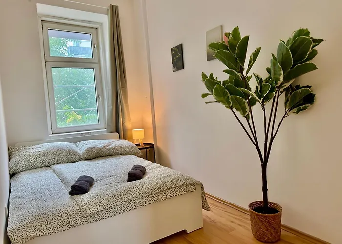 105 M2 Renovated Near Metro * וינה
