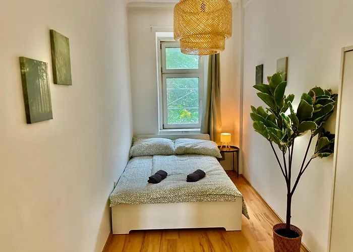 105 M2 Renovated Near Metro * וינה