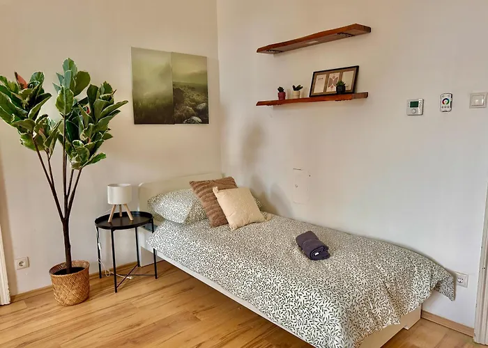 105 M2 Renovated Near Metro וינה