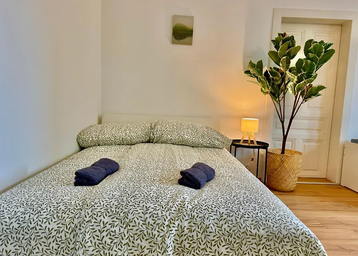 105 M2 Renovated Near Metro * וינה