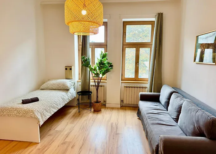 105 M2 Renovated Near Metro דירה *